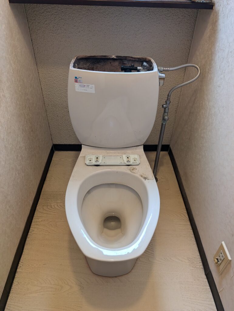 古いトイレの画像