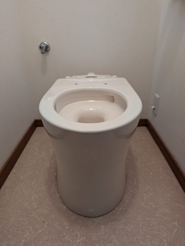 取り付けた新しいトイレ画像