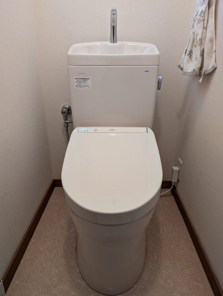 取り付けた新しいトイレ画像